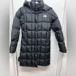 The North Face Metropolis hooded down women’s parka coat in Black size Medium